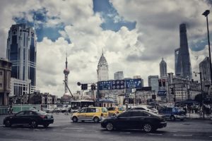 Pkw-Exporteur China - Symbolbild - Straßen von Shanghai
